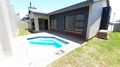 Townhouse For Sale in Waterkloof East, Rustenburg