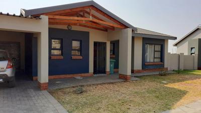 Townhouse For Rent in Waterkloof East, Rustenburg